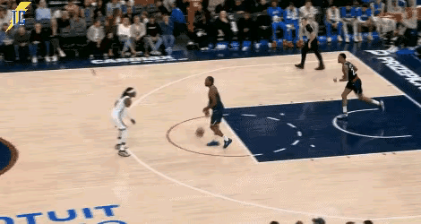 伦纳德被多尔特抢断。
抢断别人是伦纳德的拿手好戏，可是今天被雷霆的多尔特给抢断了