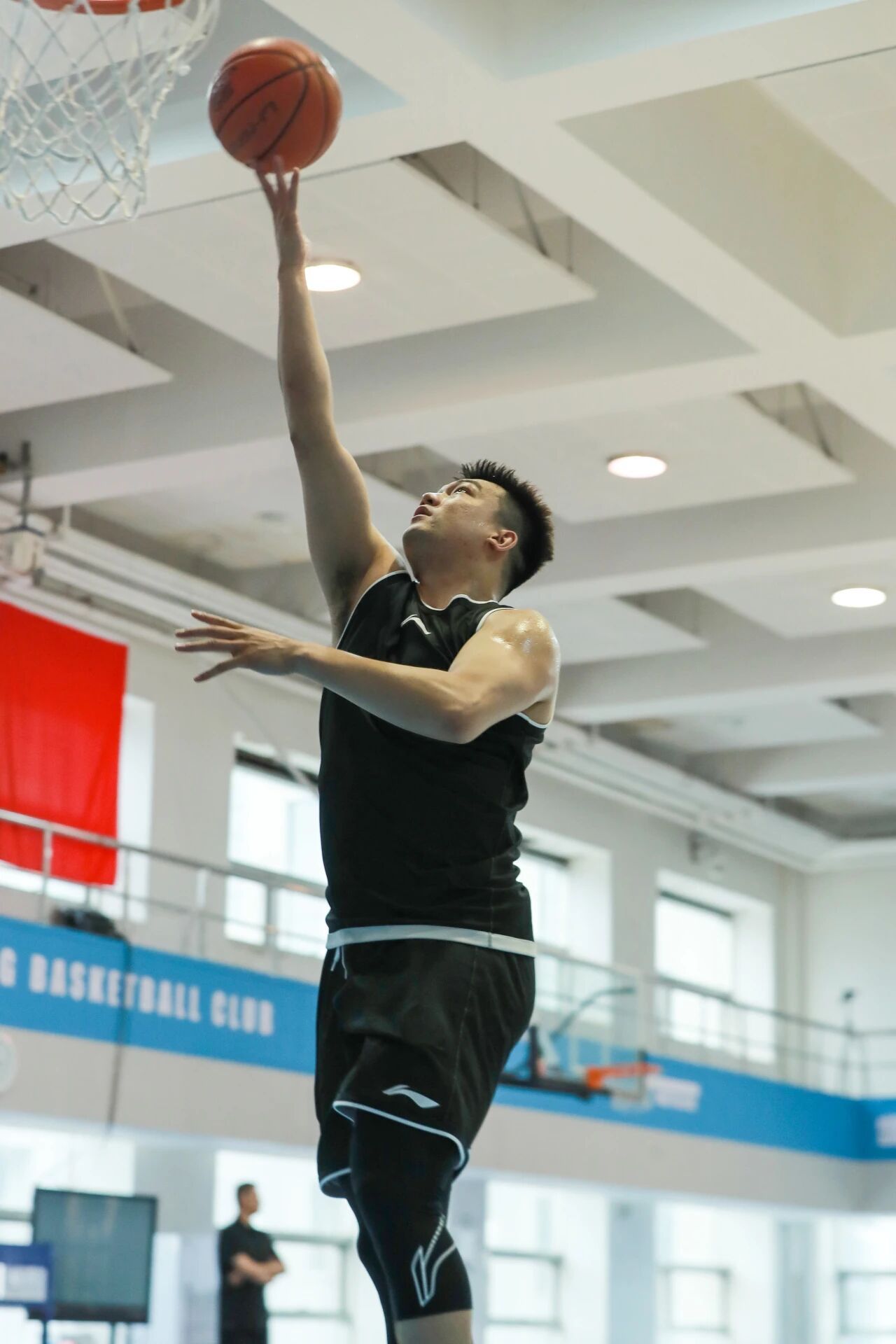 北京首钢男篮官方发布，李楠指导今天第一天训练课，部分队员归队训练。cba
