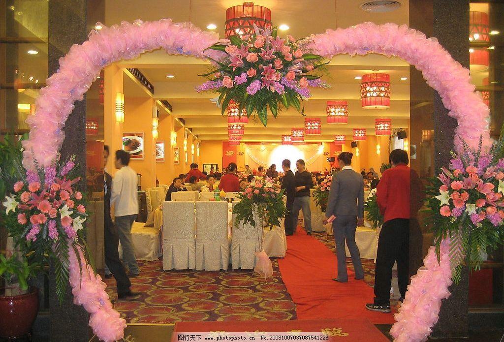 “被熟人杀猪！”浙江台州，女子花16万找老同学操办婚庆，老同学承诺16万做出20