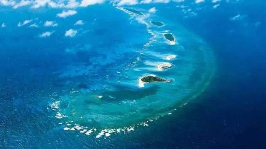 警告美国别再插手中菲与台海事务，也别逢事便把矛头指向中国、给中国扣帽子，否则代价