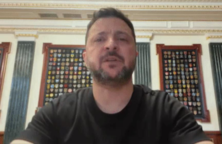 泽连斯基这次是真撕破脸了，话说得相当难听。
 
他在直播里直接怒斥：盟友手里明明