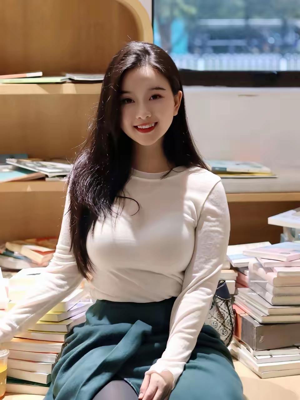 男人都喜欢基因好的女人，基因好的女人，一般都有这几个特点。

第一个特点，就是微