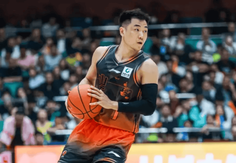 媒体人：队长高诗岩参加球队备战训练，今晚大概率复出参赛