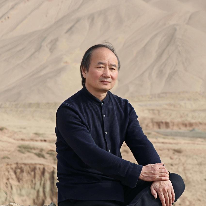 刘亮程自幼生活在农村，后考入石河子农机学校（今石河子工程职业技术学院），毕业后成