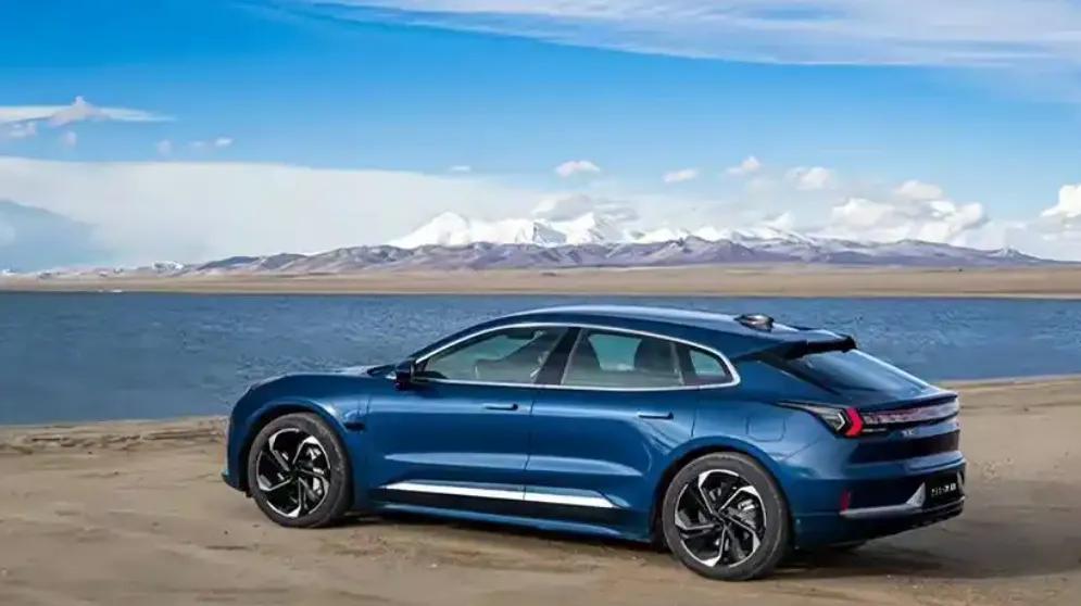 #燃油车还有未来吗？#在全球绿色能源转型的大背景下，燃油车的未来似乎充满了挑战，