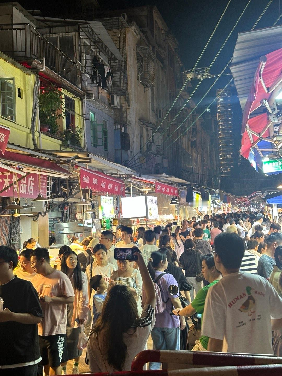 糟糕，厦门也有一亿人！[笑cry]八市的煎蟹真是好吃哭了(¯▽¯)👍  ​​​
