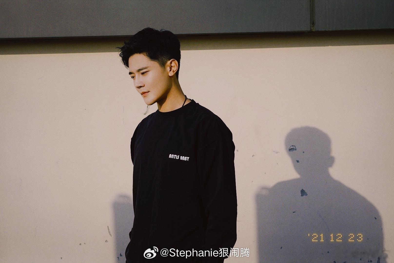 余天翊  静悄悄地做人，像早晨一样清白。 