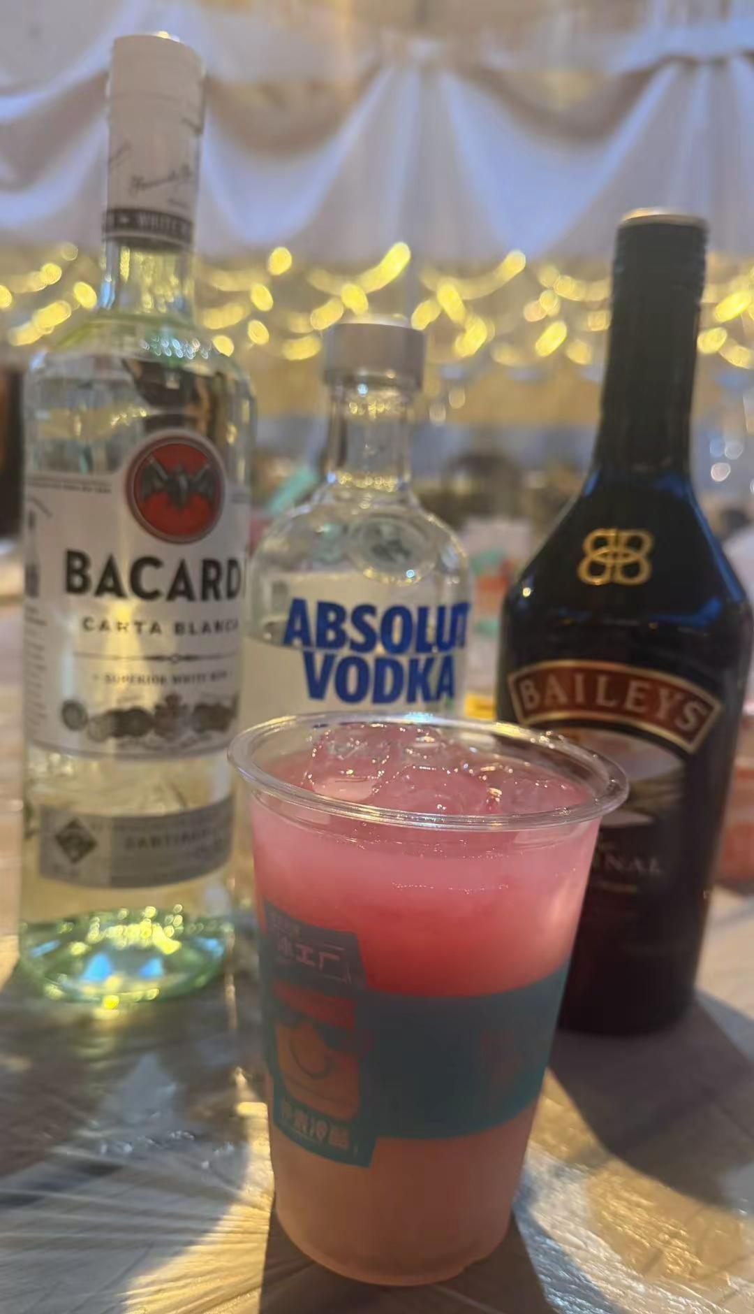 千万别碰任何上不了台面的东西，包括人，因为背后全是麻烦。醺cocktail 调酒