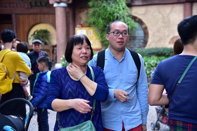 中国离婚率攀升，有人觉得是西方观念影响，说这是“中西结合”的结果。改革开放后，西