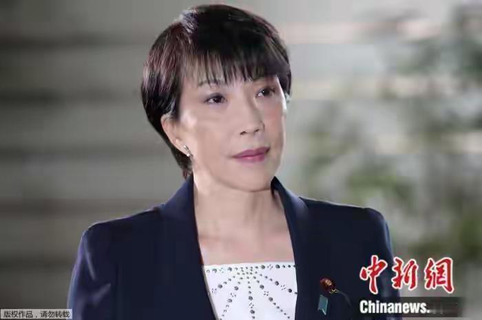 在日本政坛掀起了一阵震荡，10月4日的那一刻，仿佛是一场没有硝烟的“王者之战”终