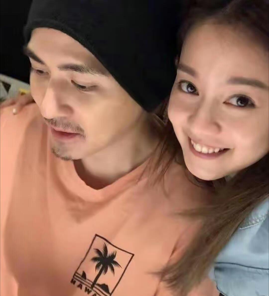 爱人如养花，看周渝民老婆喻虹渊幸福模样❗️再看汪小菲直播间心急为老婆Mandy怼