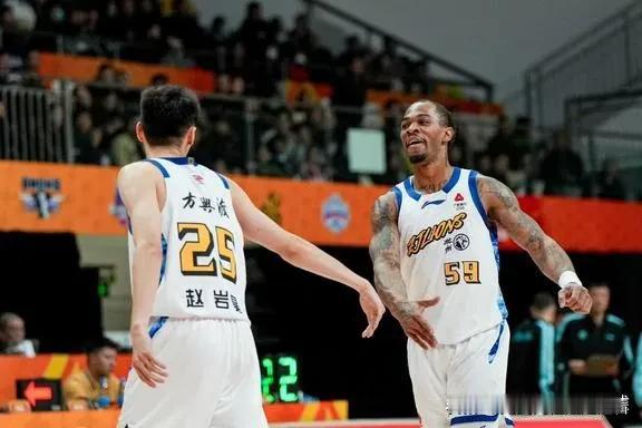 广厦92比89赢了北汽，CBA俱乐部杯第一阶段比赛结束，后续八强战将在明年二月开