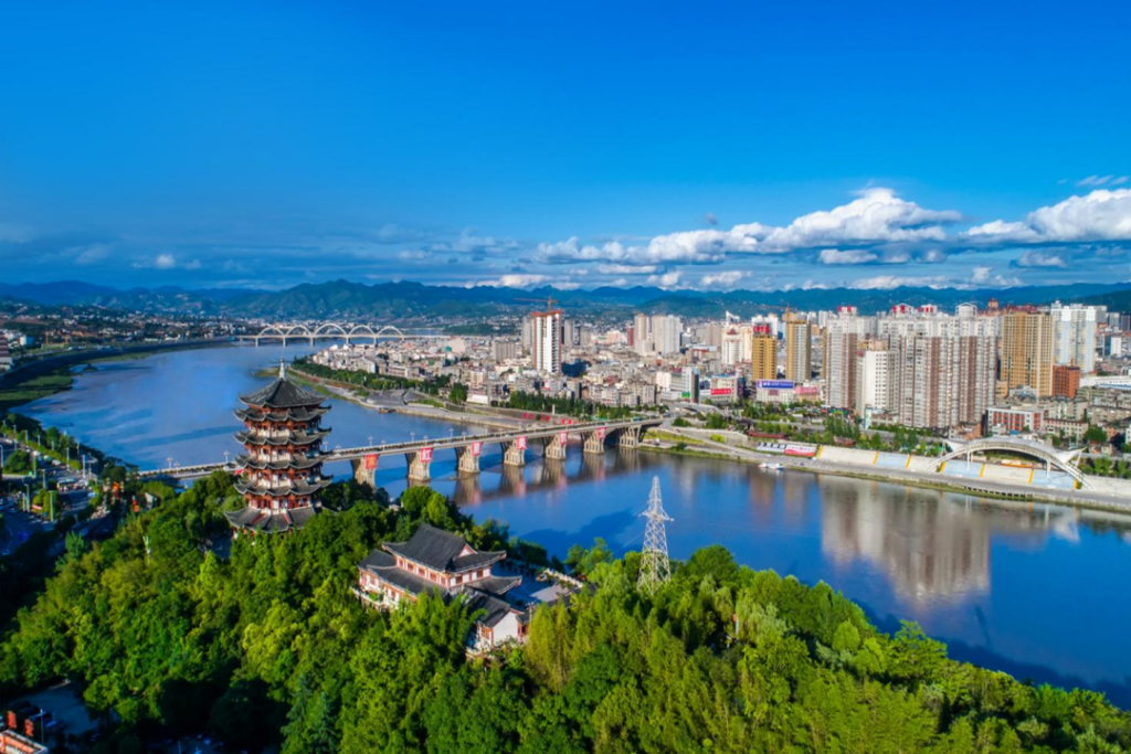 秦巴山城的特色发展之路：“中国硒谷”安康何以点绿成金？