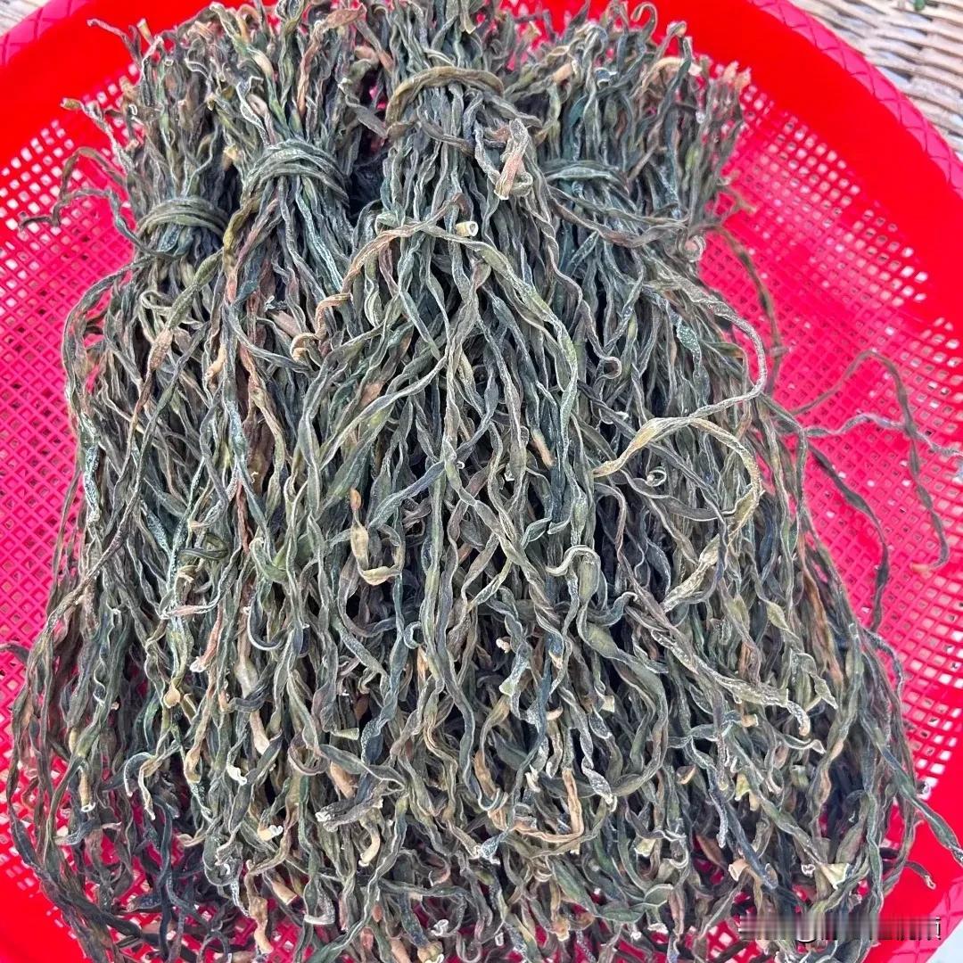 干豆角的家庭做法？前几天回了趟老家，由于上班原因，好久没有回老家了，回来时老妈给
