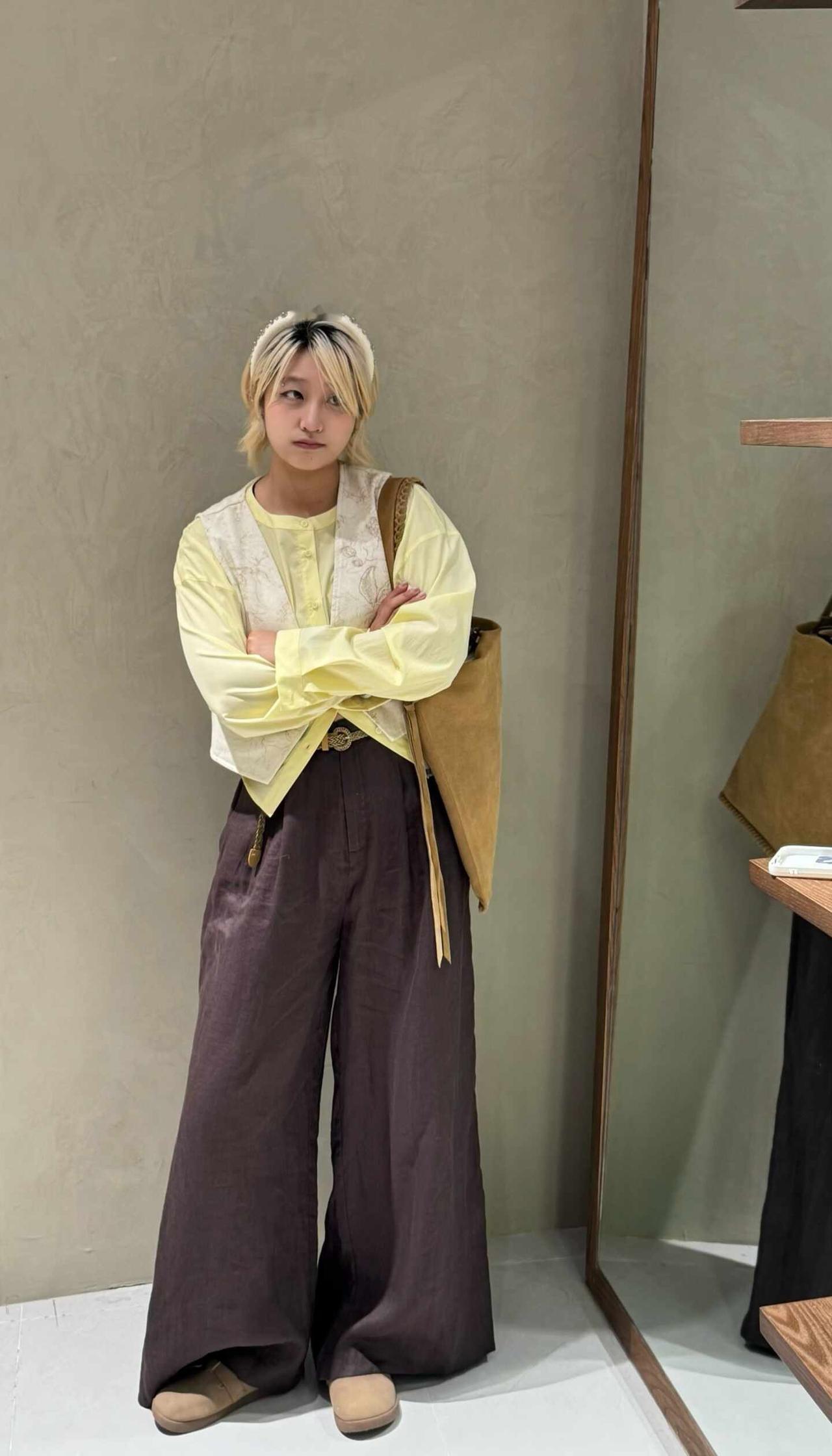 为什么一对镜拍就好奇怪..
今天穿什么 对镜拍 对镜子拍照 女装 女装实体