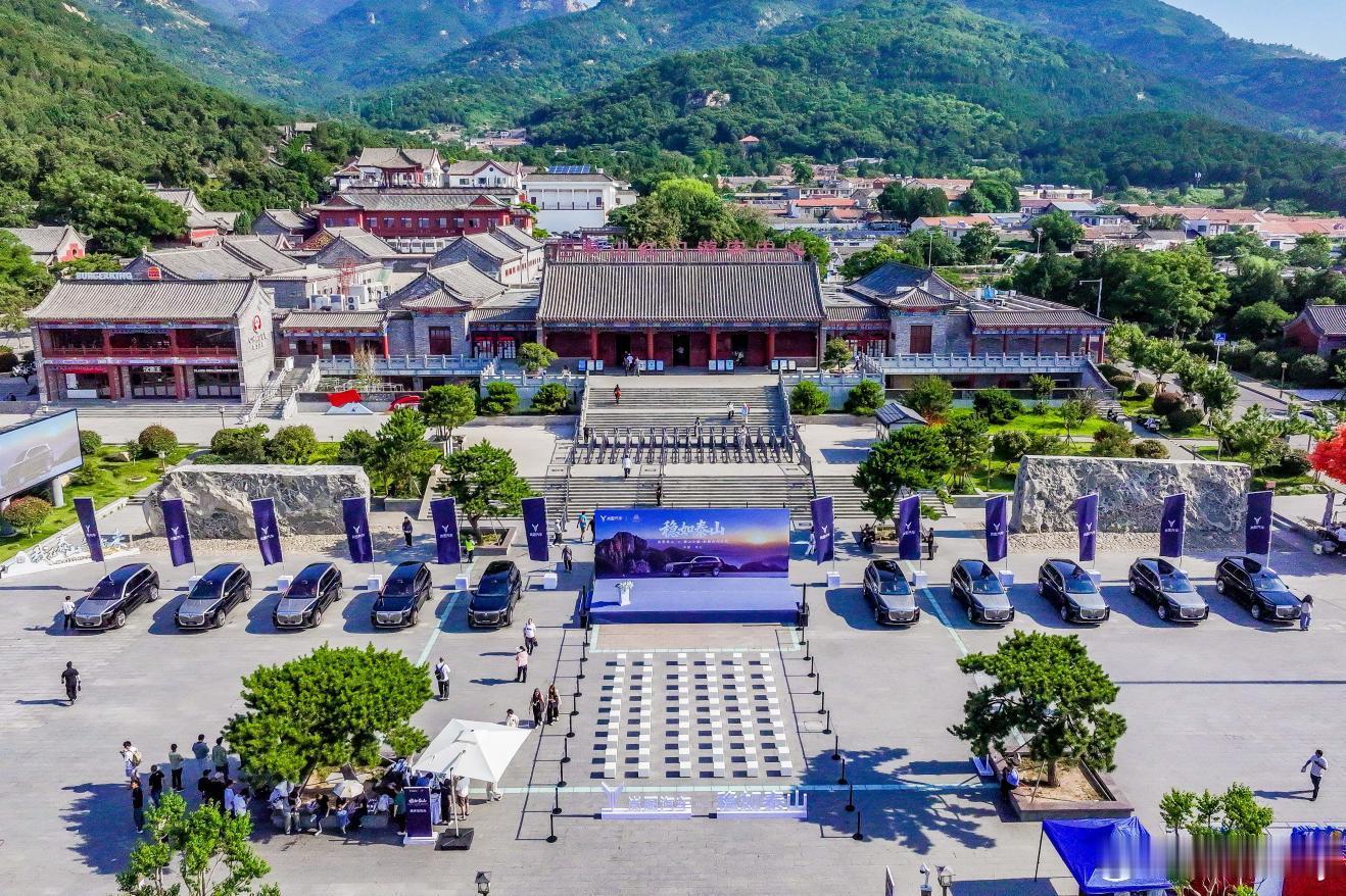 岚图泰山和泰山文旅达成战略合作了，岚图汽车向泰山文旅交付了一批旗舰SUV岚图泰山