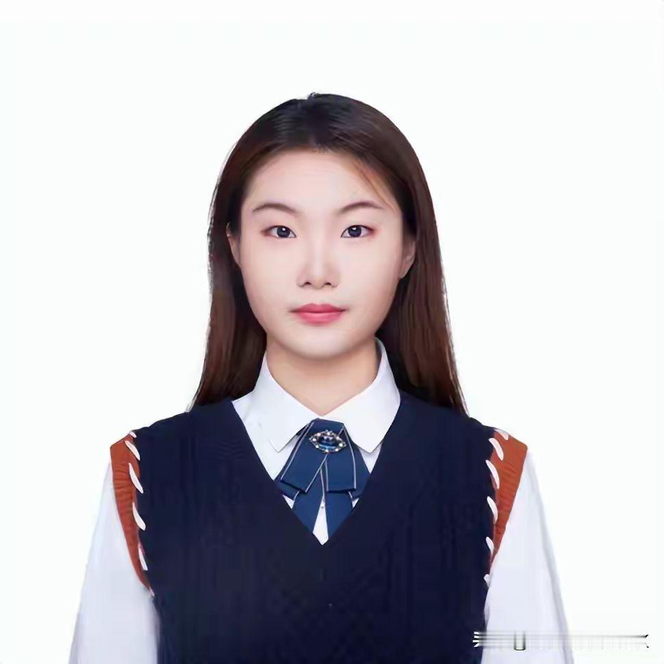 钟立婷 优秀青年骨干教师

市优质课展评活动一等奖

毕业于华中师范大学物理学专