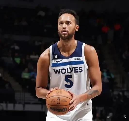 追梦在自己最新一期的播客节目中点评了西决G1。

“独行侠有两名非常优秀的后卫，