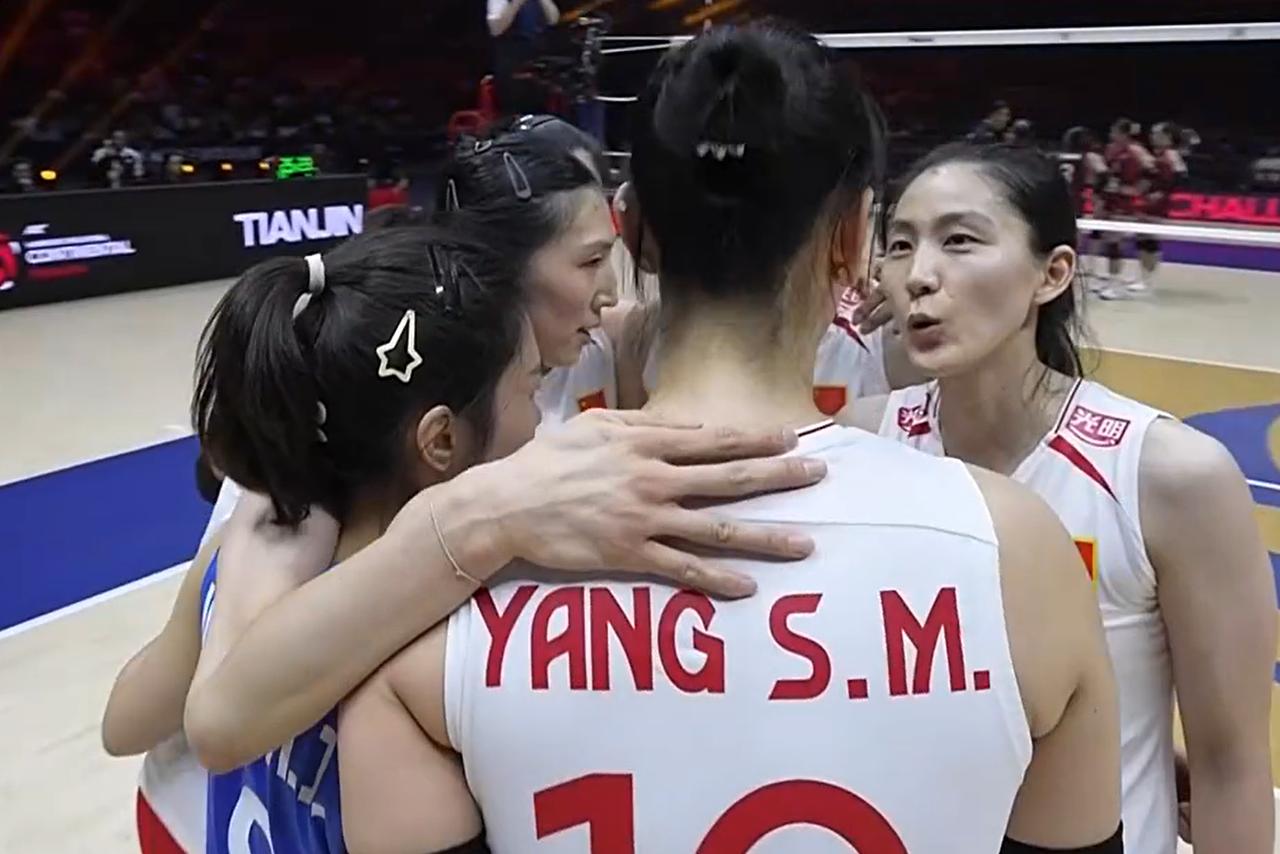 中国女排2-1反超泰国，郭中楠打探头，一锤定音！
2026女排亚锦赛决赛上演极致