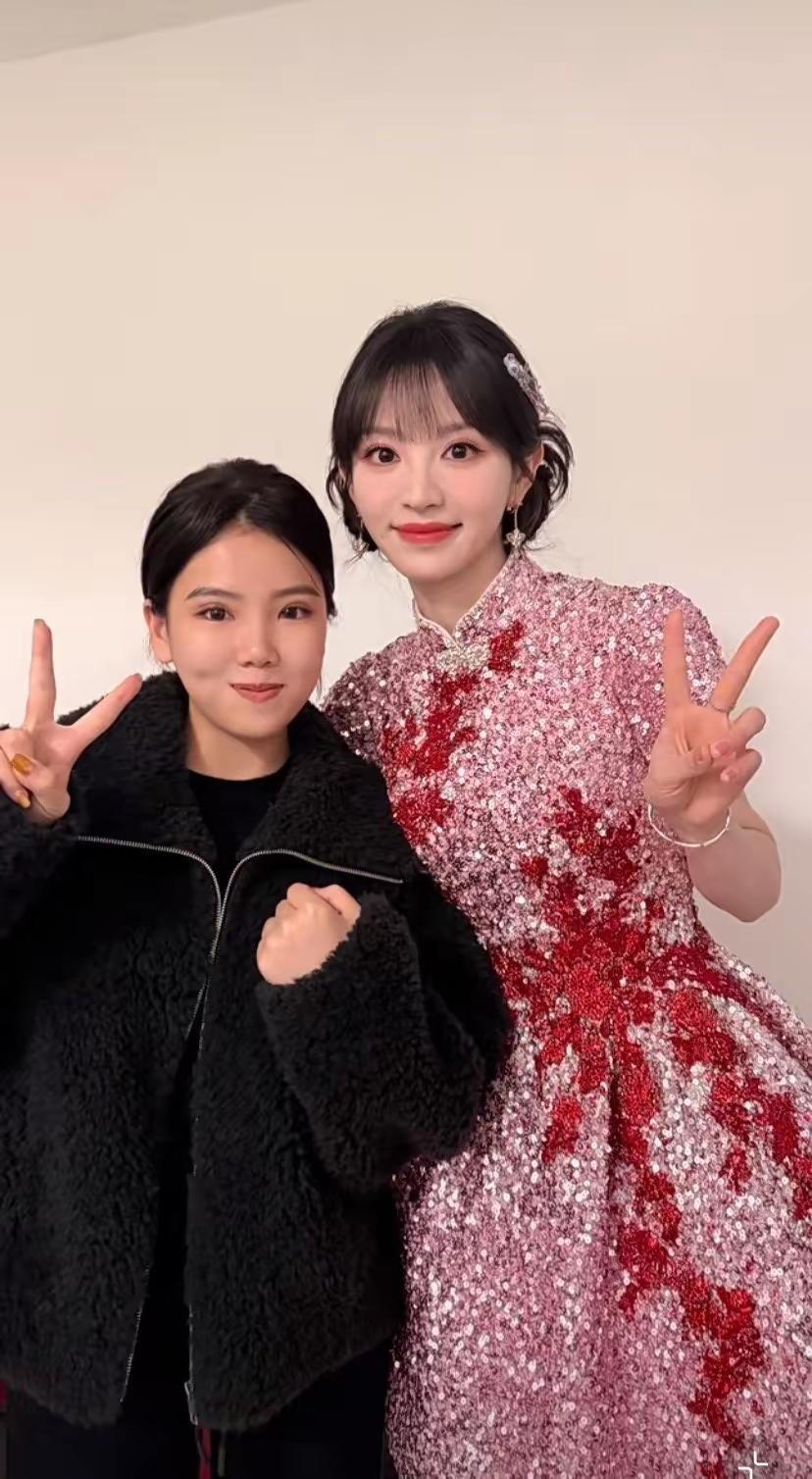 一直觉得[送心]田曦薇[玫瑰]是“小身体+大能量+六亲不认的步伐”…没想到[石化