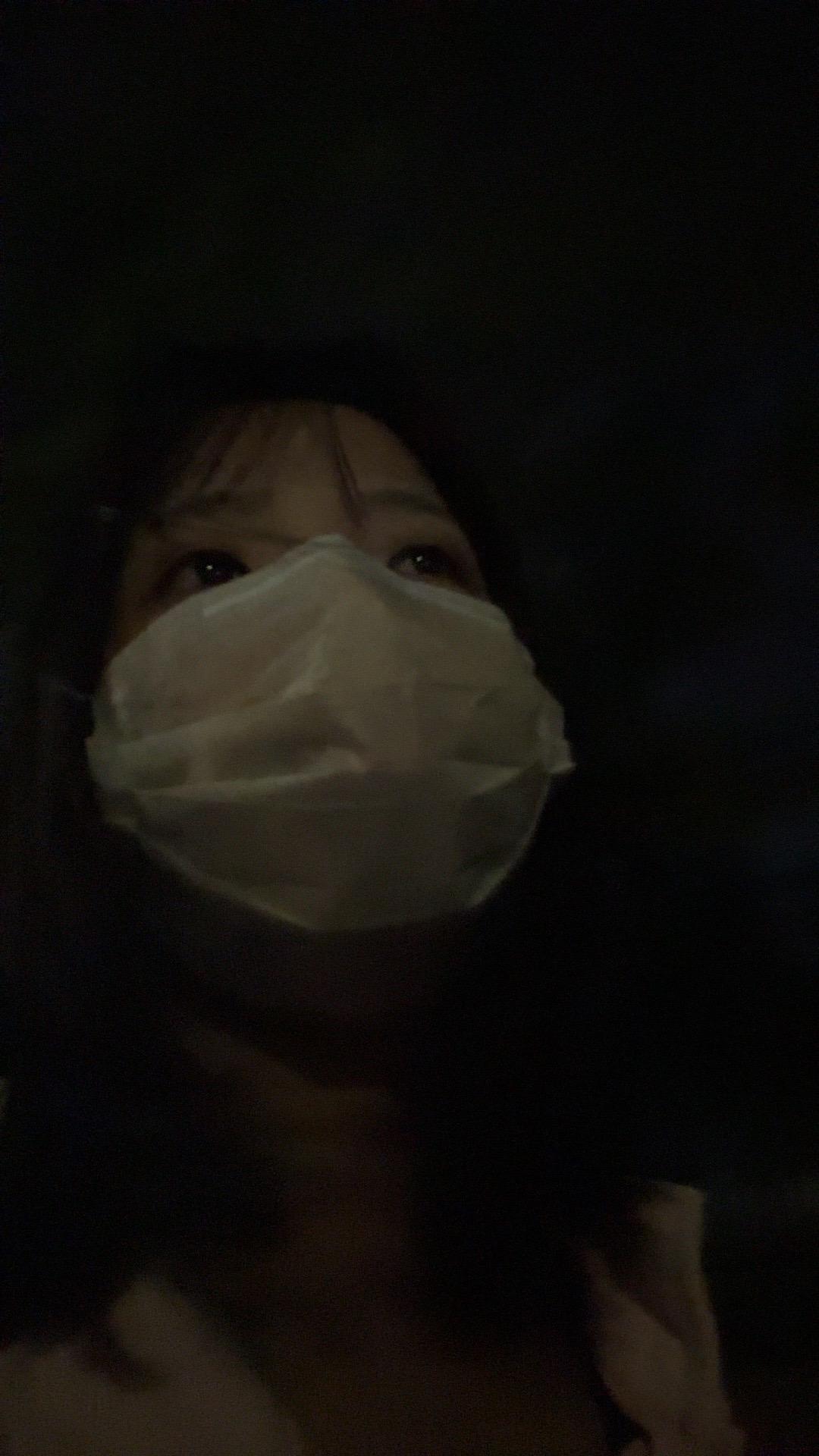 我在崩溃的边缘像万只蚂蚁咬着，无能为力的活着