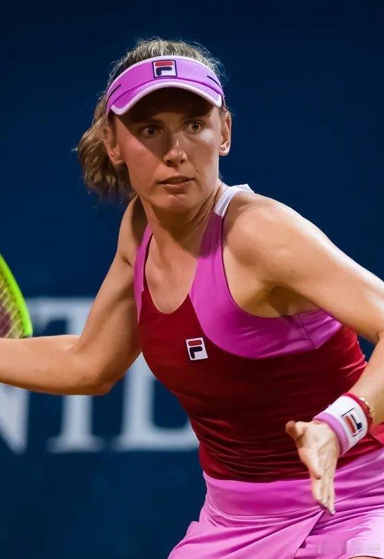 阿布扎比500赛1/4决赛2号种子🇷🇺亚利山德洛娃6-3/6-3埃拉🇵🇭