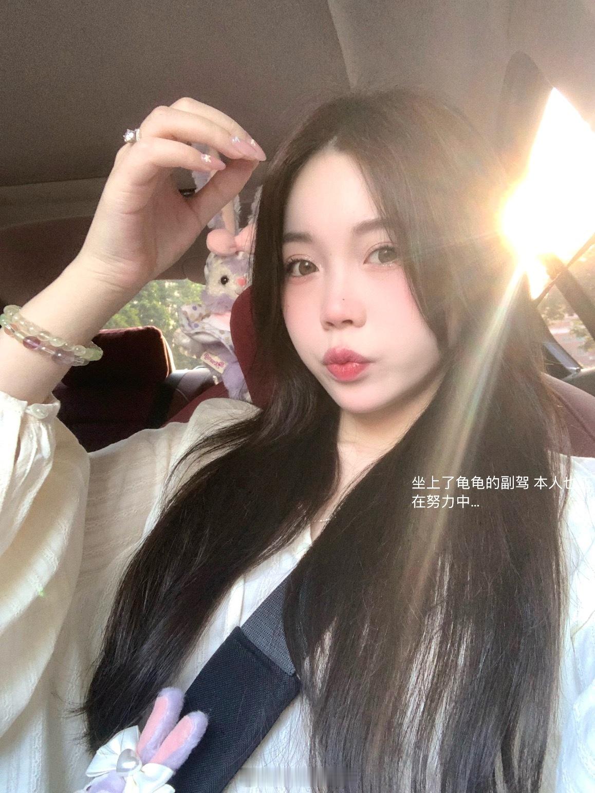 出门啦！！！！！！！！忙碌了半个月的梁女士八点🕗等你们哦 ​​​