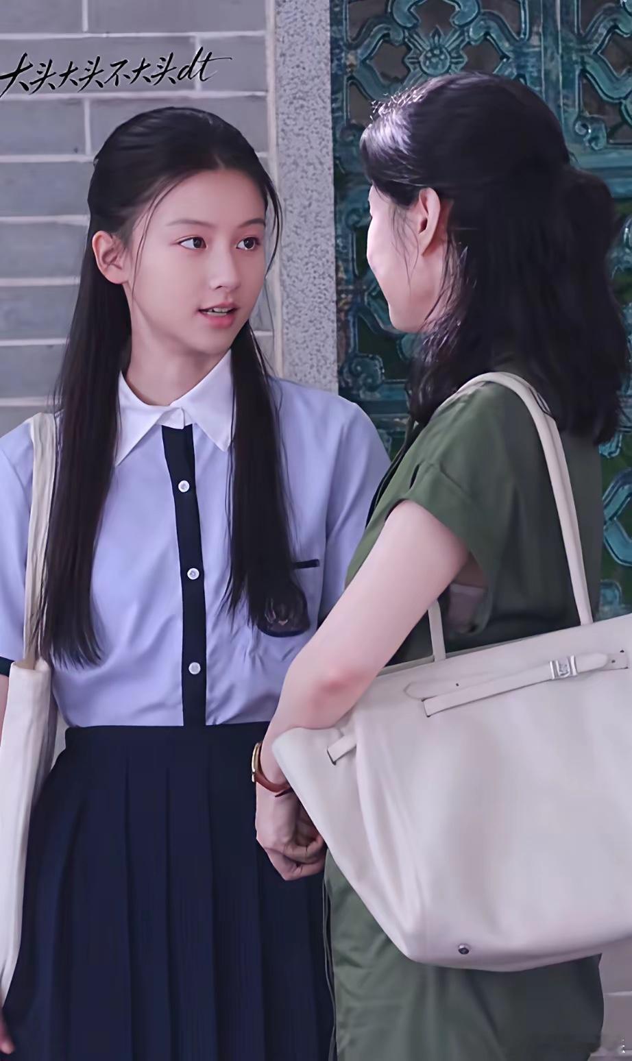 明眼人都看出来了网红七七能跟刘敏涛搭戏不是因为她走后tai，而是因为七七她长的好