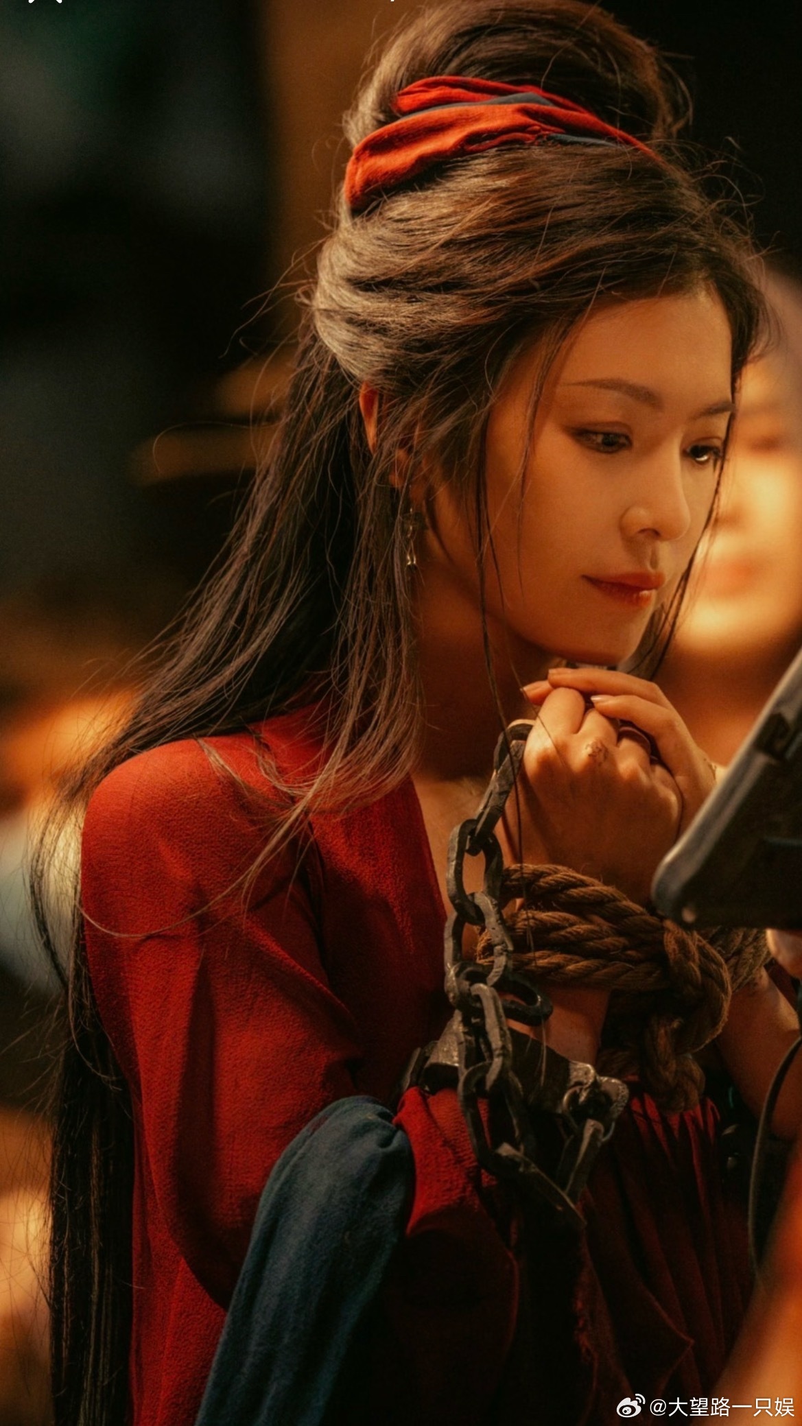 李云霄点赞帖子争议不断因为近期电影《镖人》🔥了，网友扒出演燕子娘的演员李云霄曾