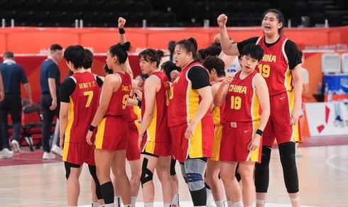 中国女篮主帅宫鲁鸣这下彻底尴尬了！ 

不是亚运赛场中国女篮作为卫冕冠军半决赛8