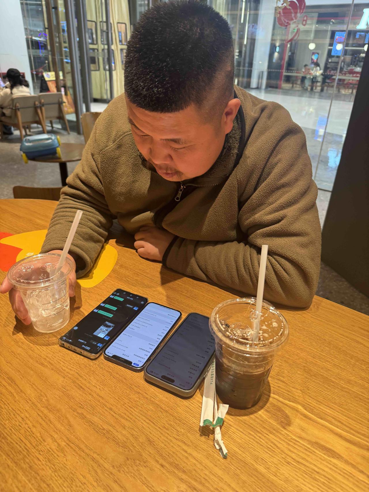 同时用三部手机，和喝二杯星巴克的人是什么级别条件