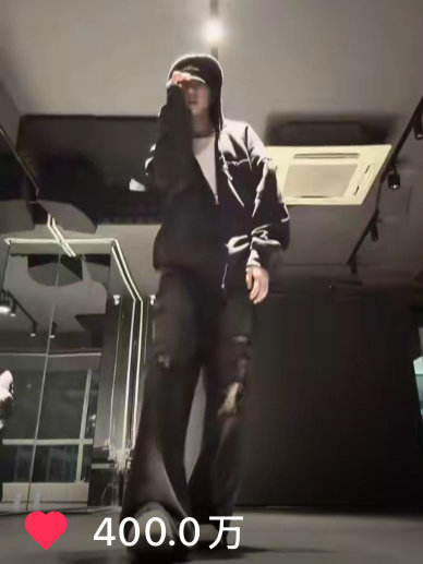 杨博文 学习机呃呃热搜一直在往上跑，不给杨博文压力但也不放弃任何一个机会宝子们带