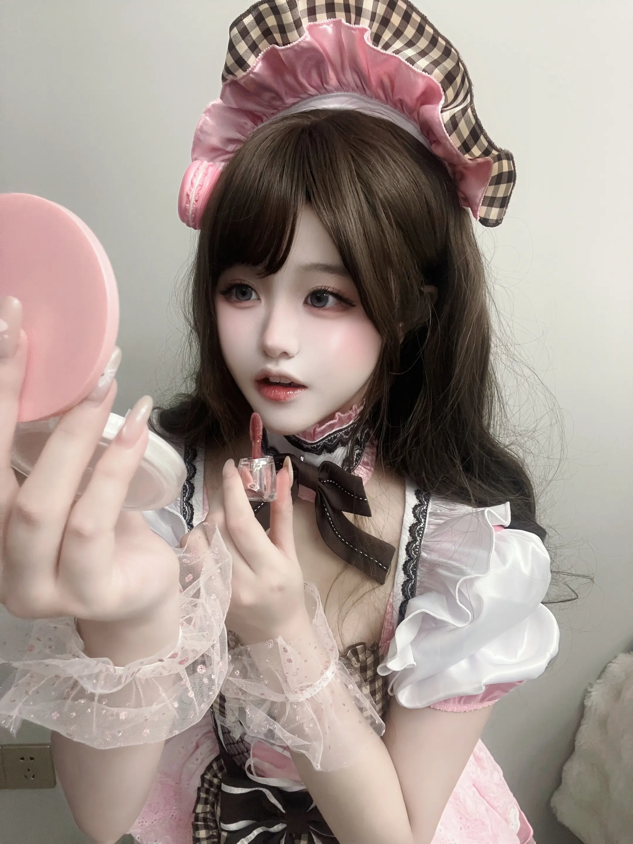 所有人，补妆。