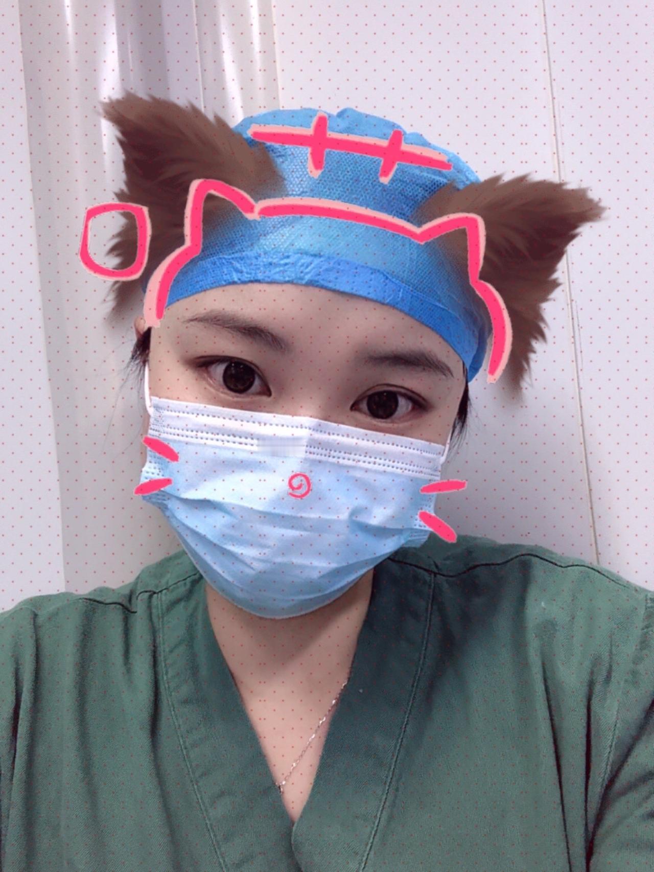 顺境时善待别人～
逆境时善待自己💗
做好自己爱自己