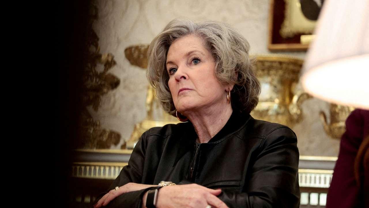 白宫里最懂怎么下场的人，如今不敢下场了。
苏西·怀尔斯，特朗普的白宫幕僚长，美国