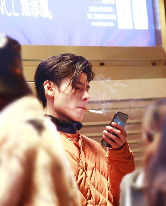 好像 也不是 不喜欢男人🚬 是看谁抽[爱慕]，如果是 蒋奇明  的话！我愿意[