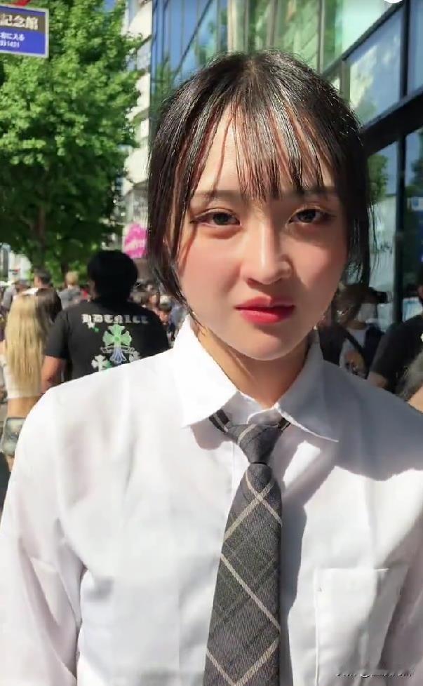 小日高中女生下课的无聊生活，肉眼可见的精致。
他们的高中课程安排比我们的要宽松一