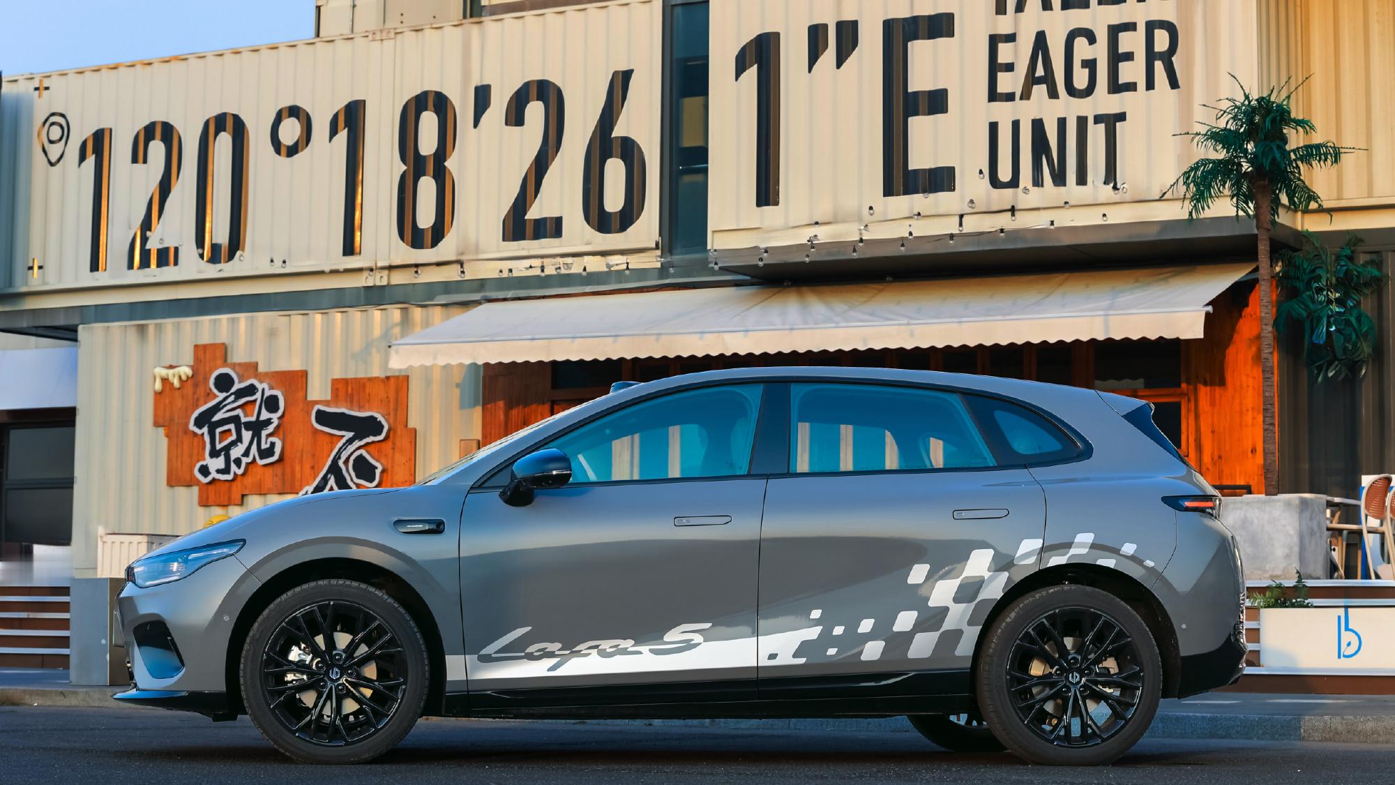 零跑Lafa5有点意思，它聪明在把钱都花在刀刃上了，造型够帅，智能配置没少，续航