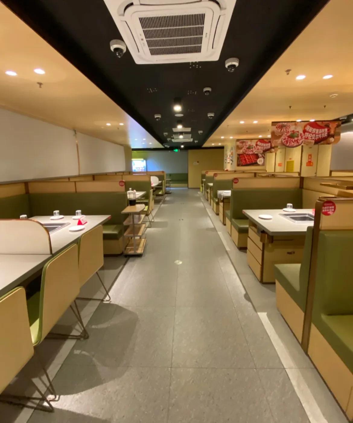 海底捞都成这样了嘛。。。
久违数年，今日重访，店内竟如此清冷，大片区域空旷无人，