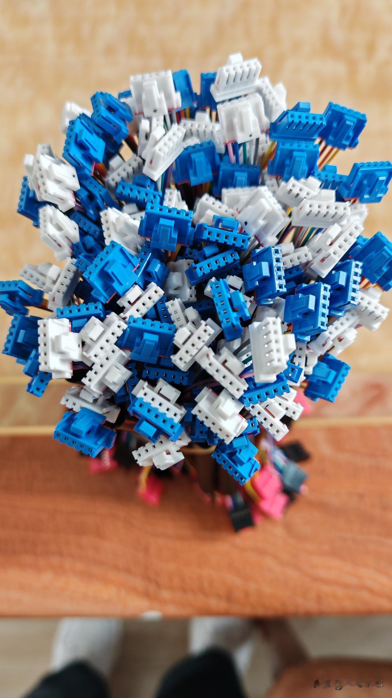 每个人都有一个朋友圈，
有人记录生活，有人发泄情绪，
有人暗度陈仓，有人三天可见