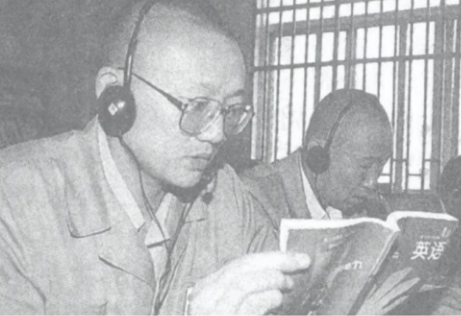 1992 年，24 岁的仲开龙因贪污罪被判死刑。在等待死刑复核期间，他凭借一项发