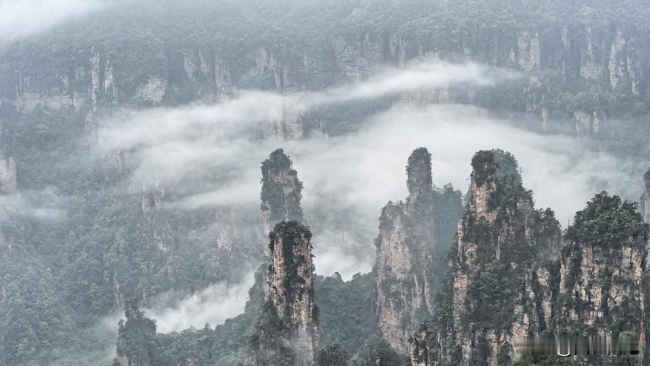 【云斋札记】梁简文帝在《诫当阳公大心书》中以“立身先须谨重，文章且须放荡”教子，