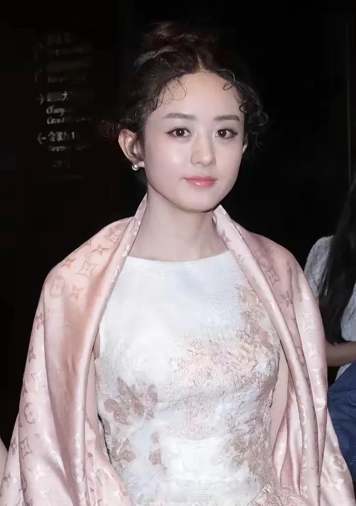 赵丽颖前后对比照，小时候好润 