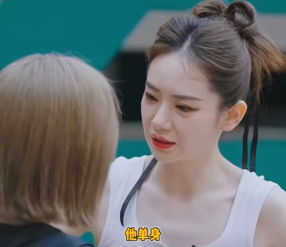 #戚薇给方文山打电话# 戚薇和王琳打电话给方文山请教青花瓷还直言说方文山单身，7