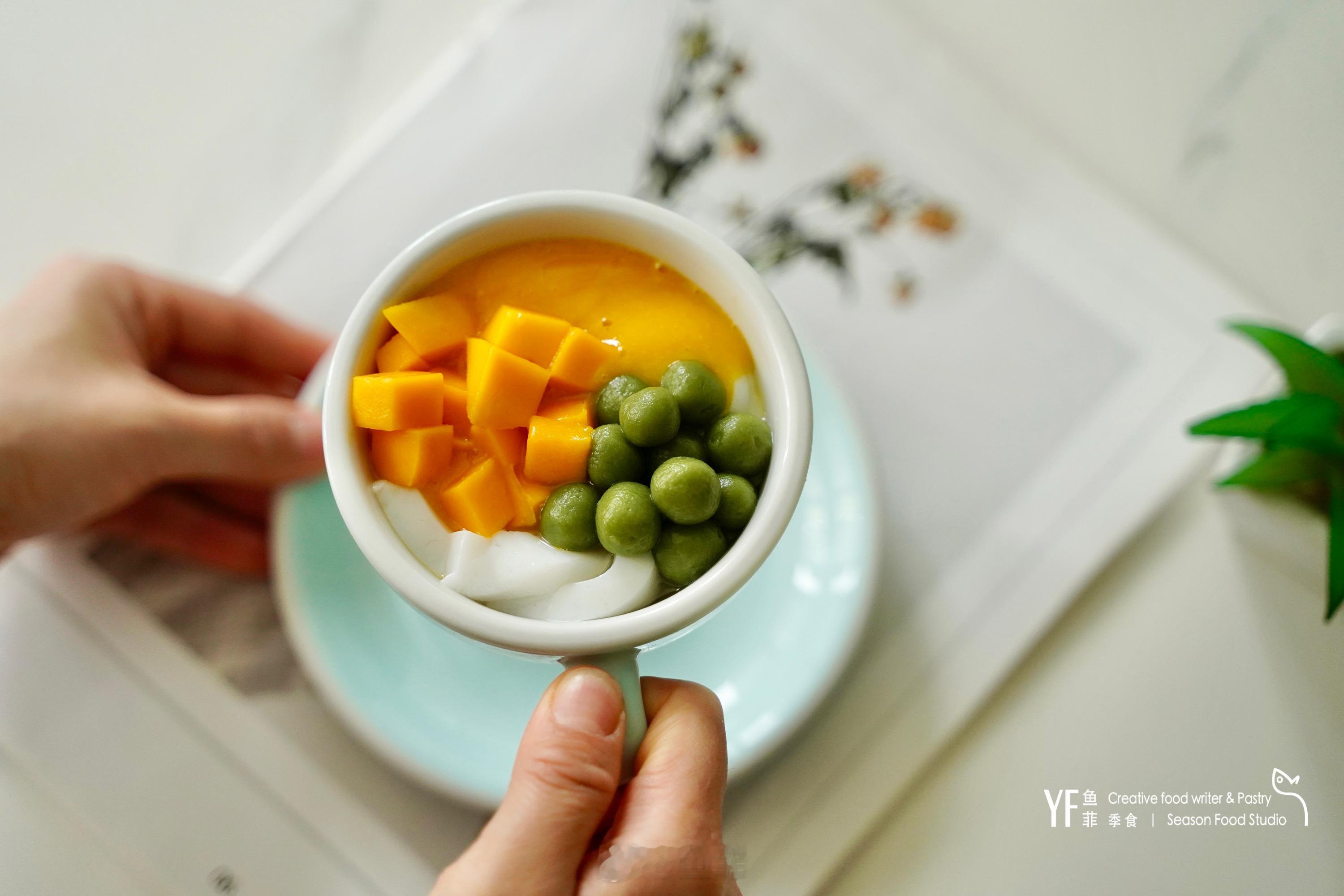 过完处暑，气温依旧炎热难耐，这款5分钟操作步骤就能搞定的快手甜品，在家随时都能享