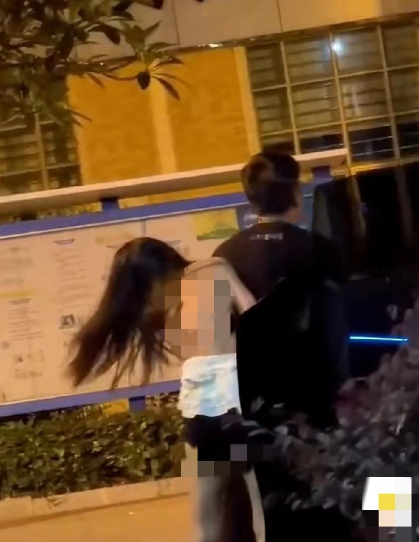 网友提供的素材:老公和小三在车里亲热，老婆穿着睡衣下楼当场抓获。渣男犯的错，最后