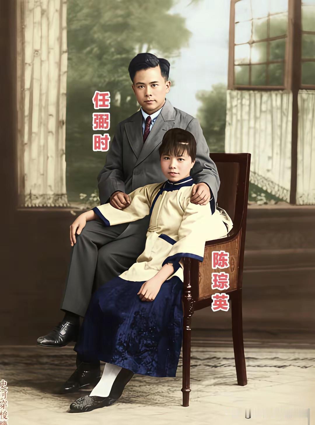 1926年，22岁任弼石与24岁陈琮英在上海照相馆拍下新婚合影照片。
年轻任弼石