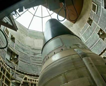 以色列要是真敢对伊朗动用核武器，那绝对是自掘坟墓，离灭国也就不远了。先不说国际社