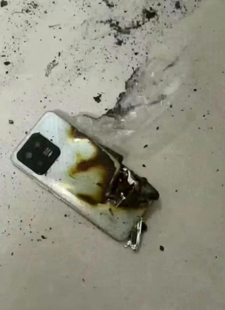 近日，江苏徐州一起小米手机爆炸致3岁男童受伤的事件引发广泛关注。据孩子家属介绍，