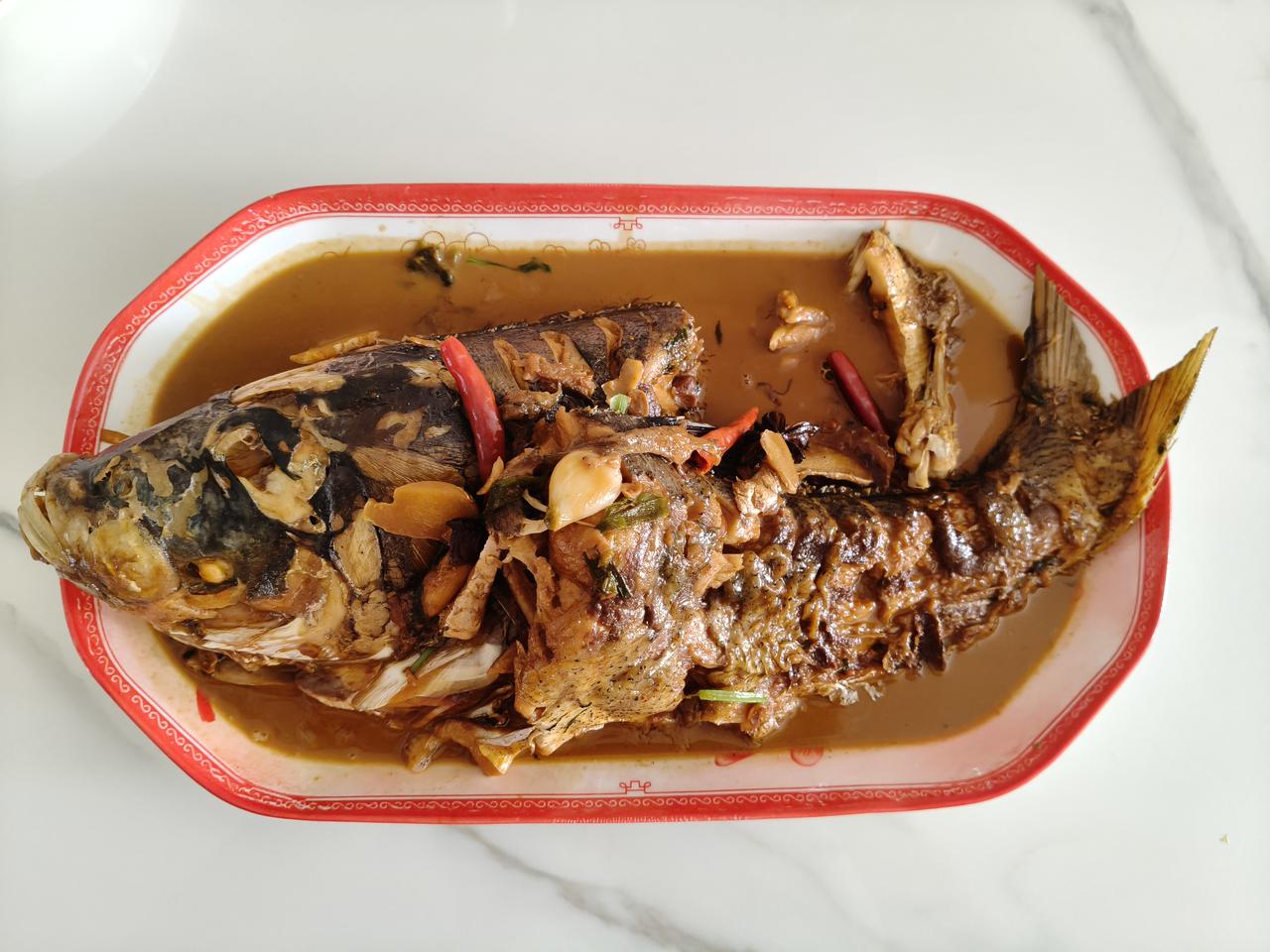 春日三餐打卡今天早上去菜市场买了一条花鲢，重量不到4斤，做了个红烧花鲢，由于自家